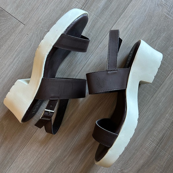 Shoes - Brown Sandals